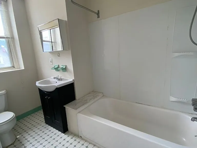 Morris Apartments — Photo 33