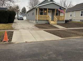 1513 Forrest St, Bloomington, IL 61701