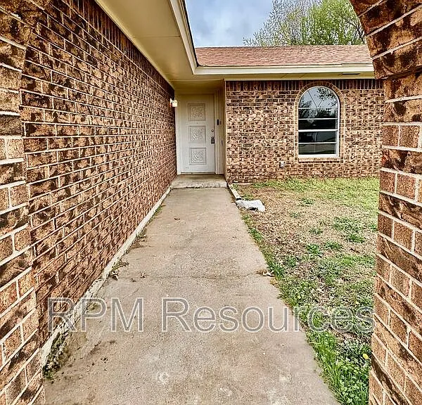 720 Willow Run — Photo 4