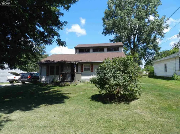 1061 Barbara St, Grand Blanc, MI 48439