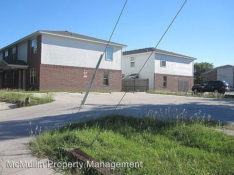 3rd image of 604 N Main St APT A