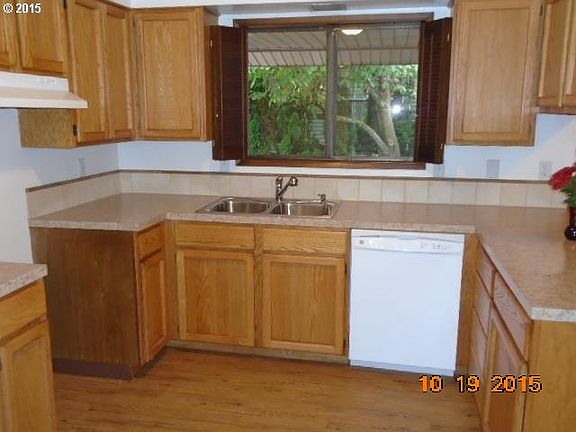 5th image of 5237 NE Roselawn St