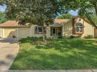 3306 SW Skyline Dr W, Topeka, KS 66614