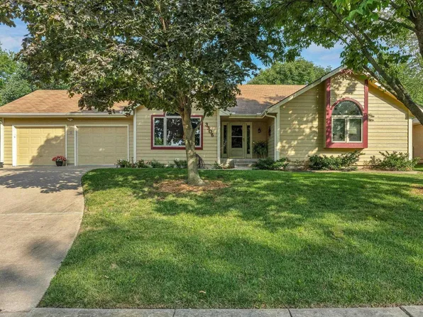 3306 SW Skyline Dr W, Topeka, KS 66614