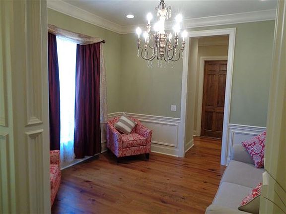 5th image of 329 Summerville Dr