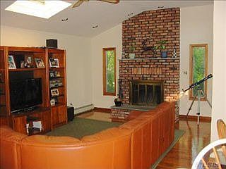 4th image of 101 Belmont Cir