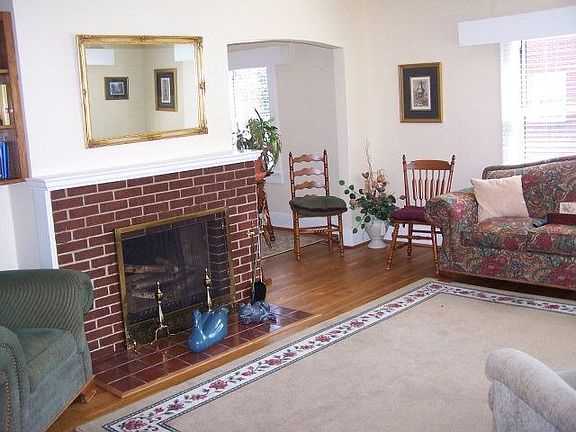 3rd image of 279 Bradley St
