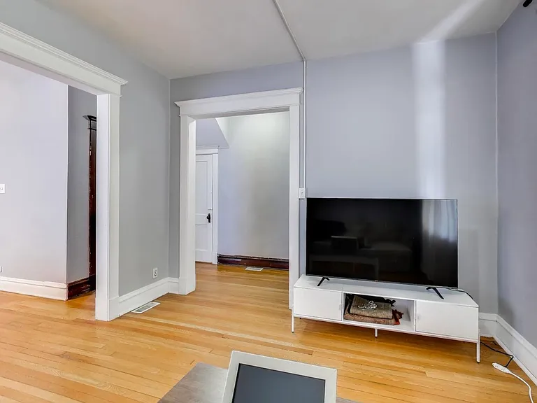 810 S Austin Blvd #1 — Photo 4