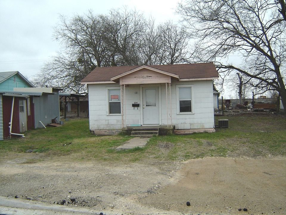 1st image of 226 E Hwy 79