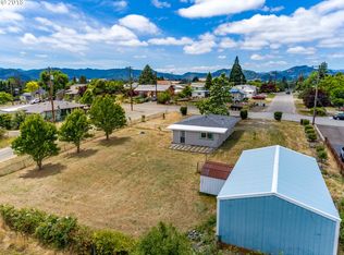 10 SE Ronald St, Winston, OR 97496
