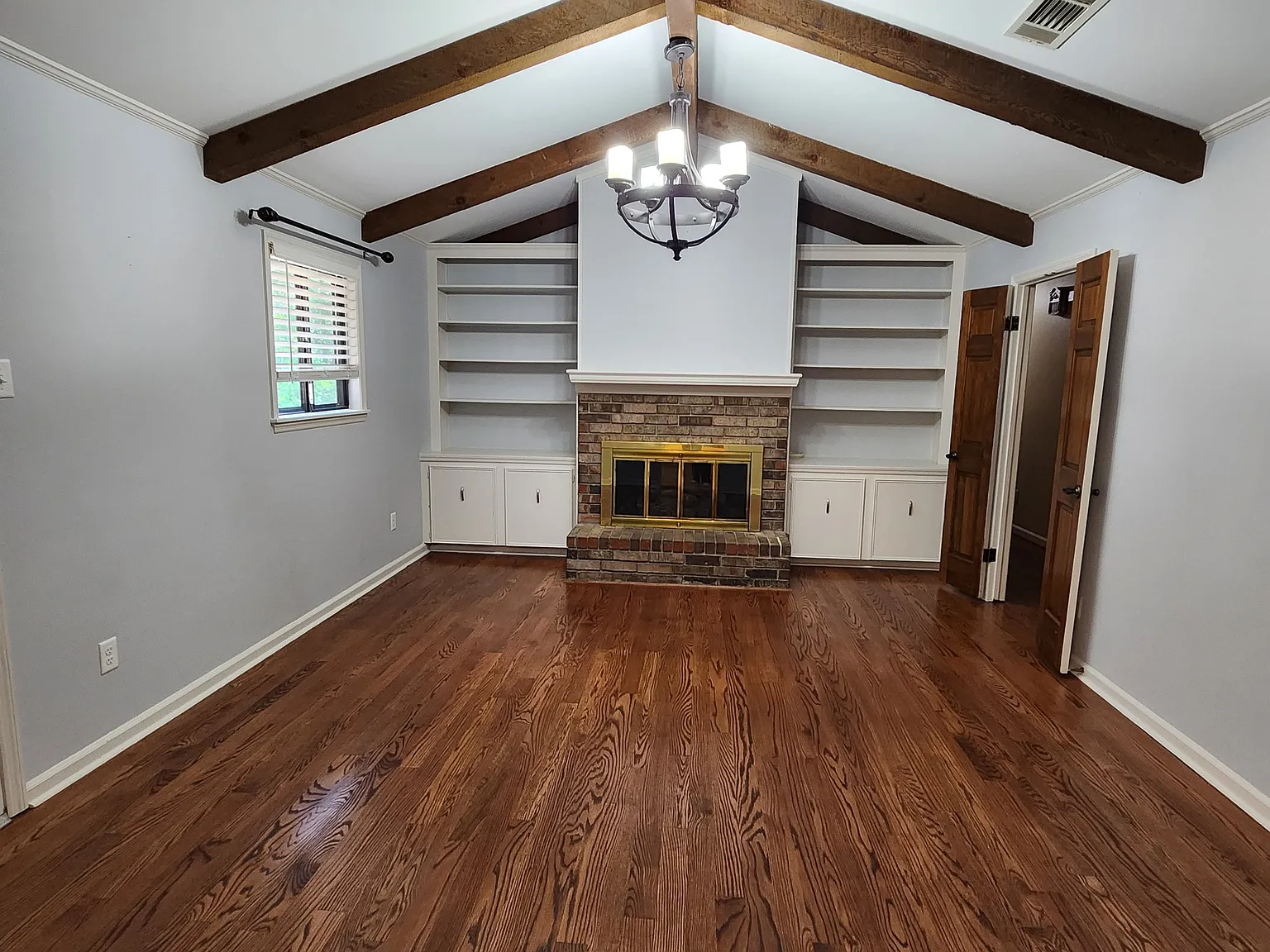 4 bed, 2360 sqft, $2,200 — Photo 3