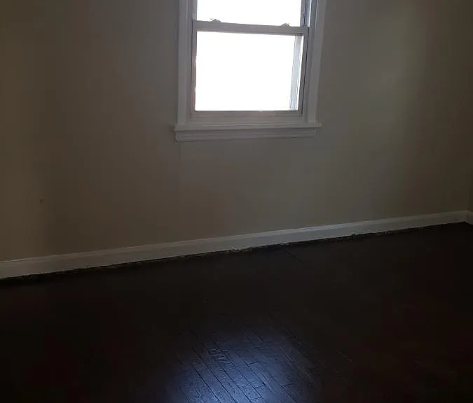 34 Dupont Pl — Photo 5