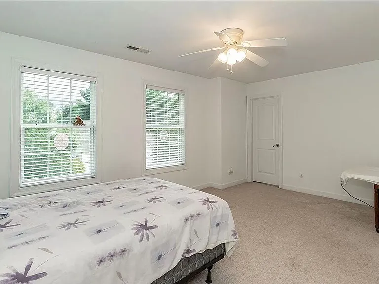 10400 Swerling Way — Photo 21