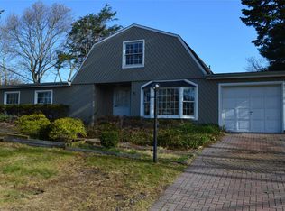 1 Duke St, Farmingville, NY 11738