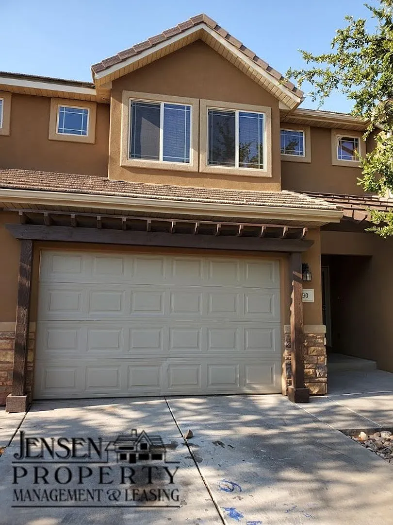 4 Bedroom Town Home in Washington — Photo 3