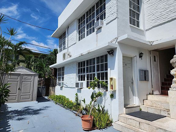 2nd image of 6940 Bay Dr #4