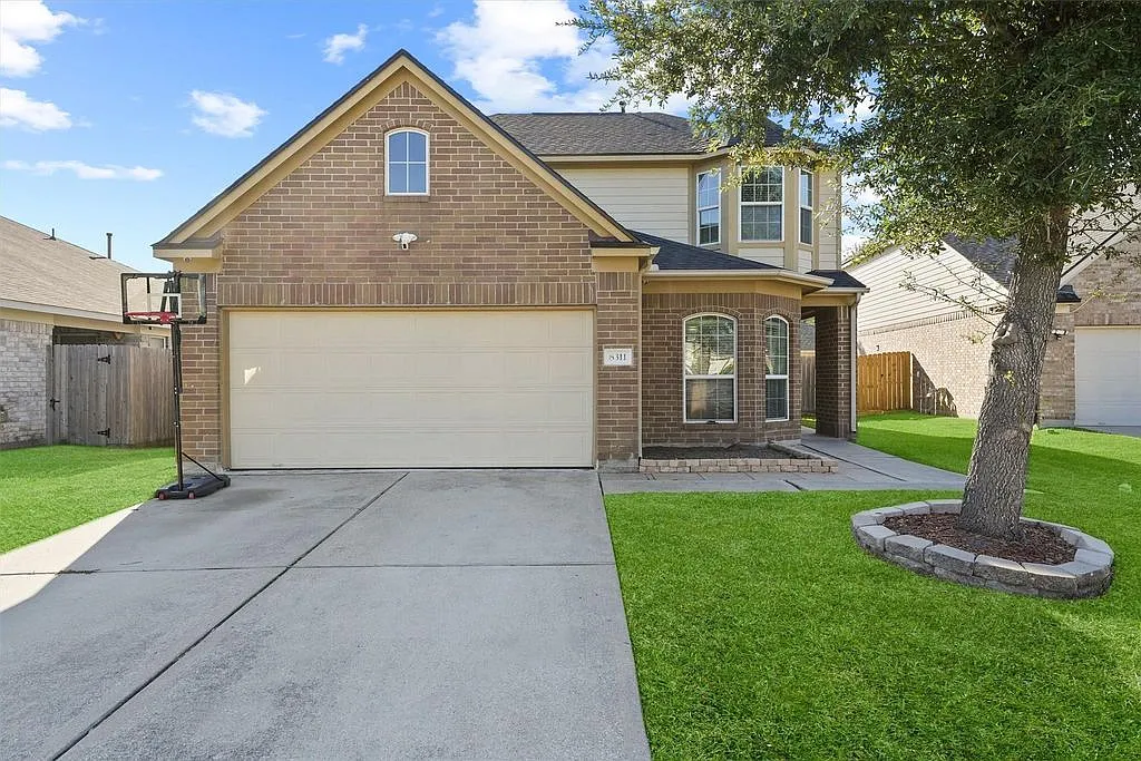 4 bed, 3.0 bath, 2391 sqft, $2,450 — Photo 1