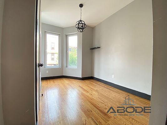 4th image of 372 Palmetto St #2A