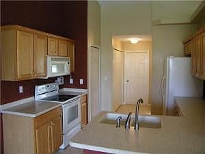 5th image of 665 SE Streamlet Ave
