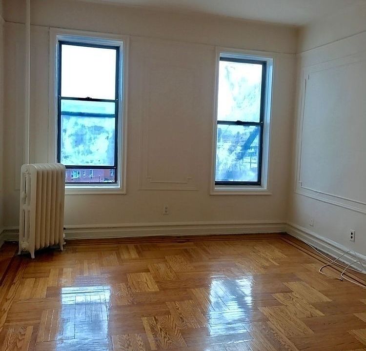 2nd image of 1925 Quentin Rd APT 1G