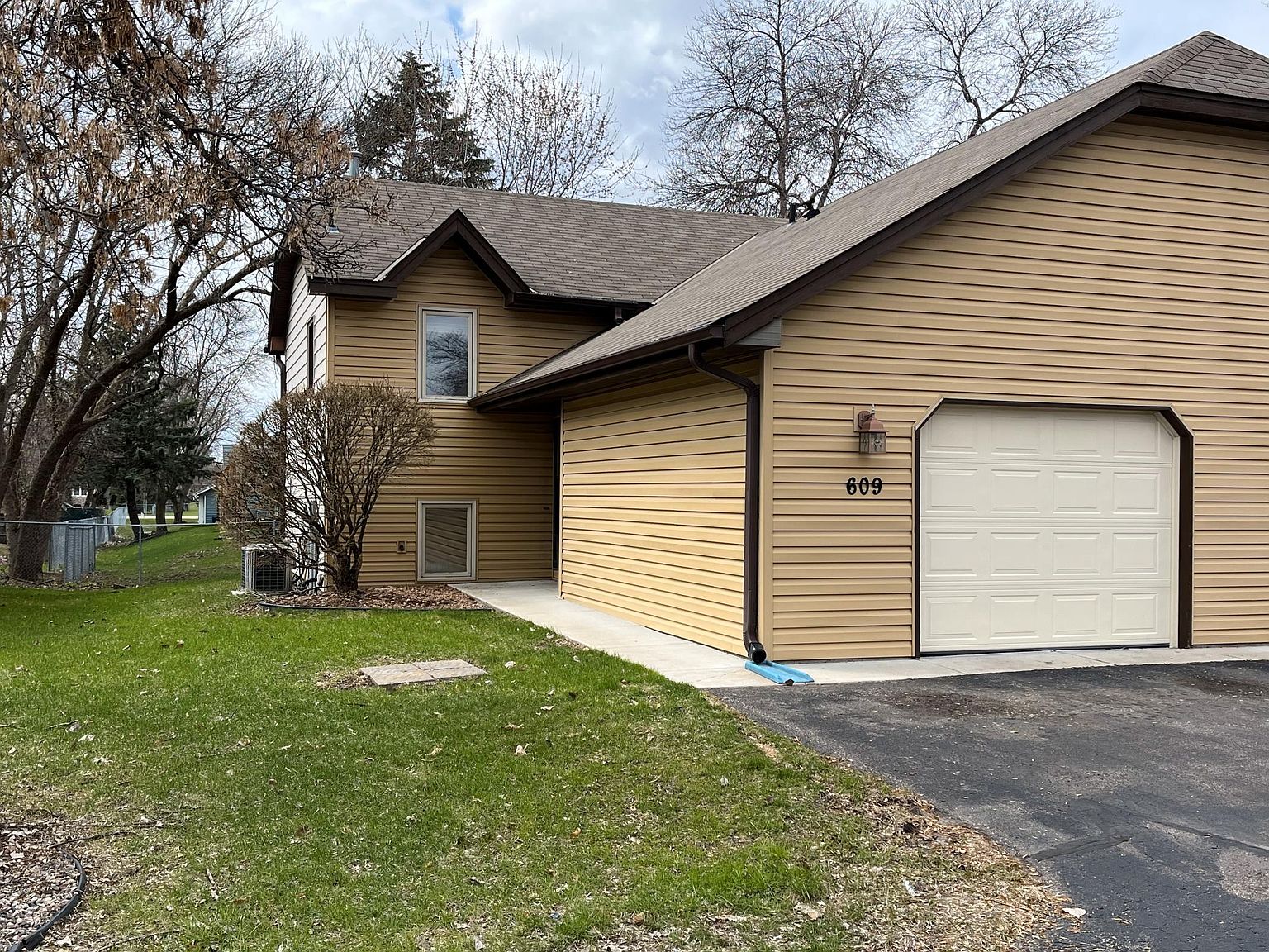 609 Belland Ave, Vadnais Heights, MN 55127 Zillow