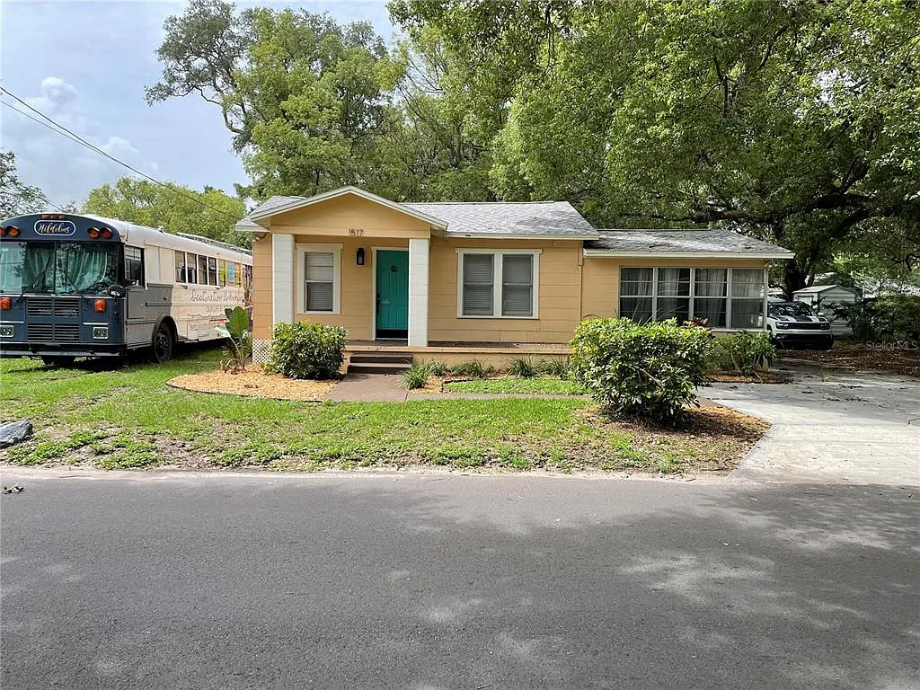 3 bed, 2.0 bath, 1292 sqft, $1,925 — Photo 2
