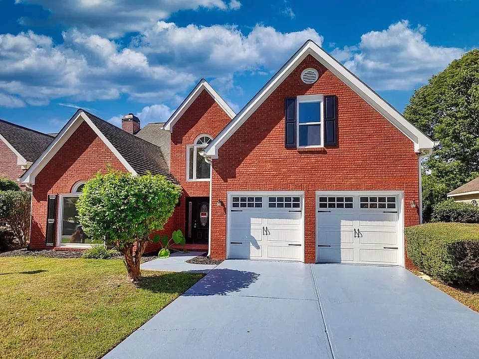2111 Highland Club Dr SE