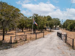 115 Longhorn Rd, Stockdale, TX 78160