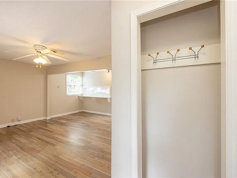 897 Argonne Ave NE #4 — Photo 4