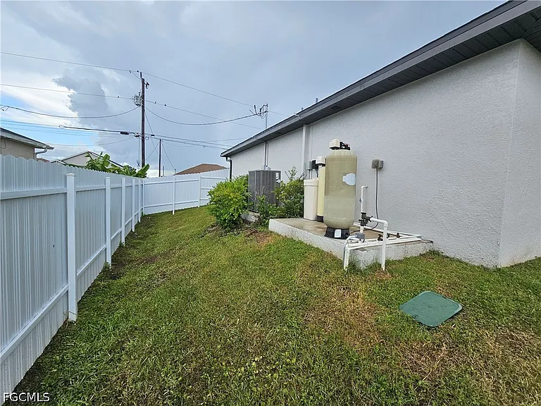 2523 NE 6th Pl — Photo 24
