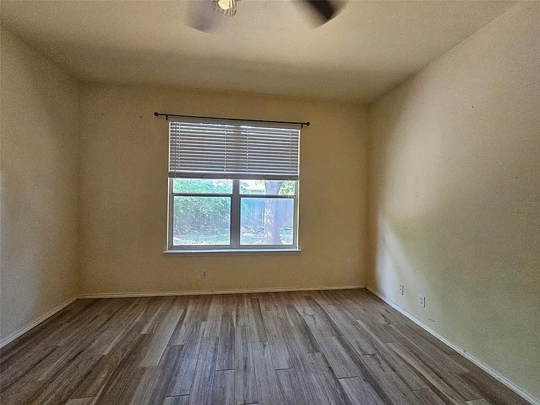8506 Hillrock Dr — Photo 5