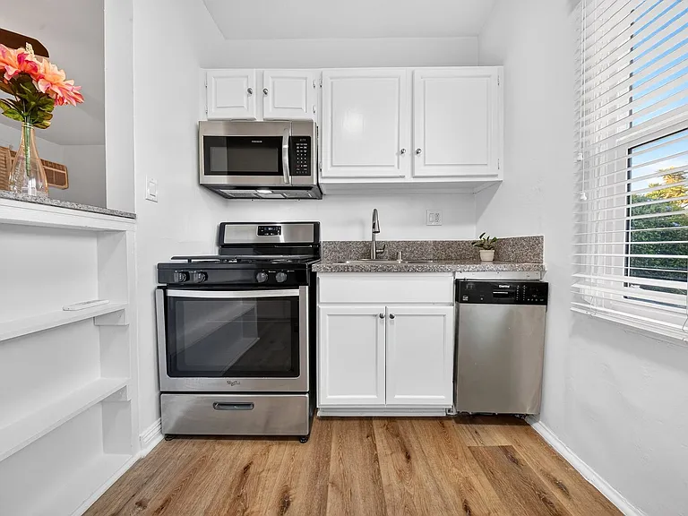 6201 Fountain Ave — Photo 11