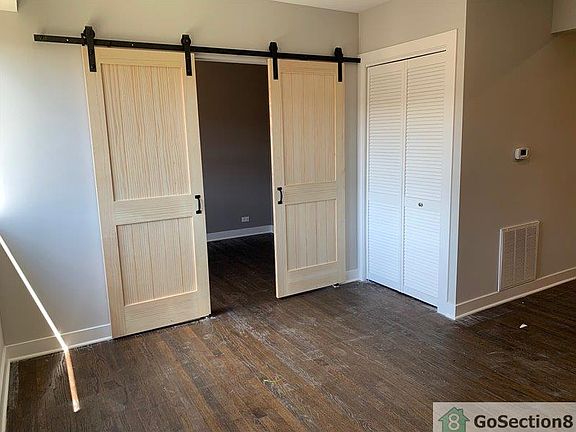 3rd image of 6527 N Seeley Ave #2W