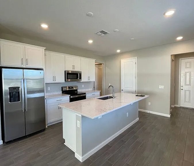 824 Blue Creek Dr — Photo 5
