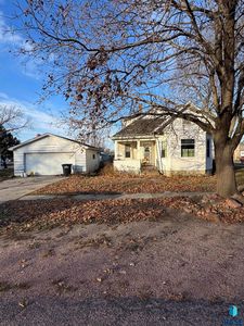 213 S High St, Menno, SD, 57045