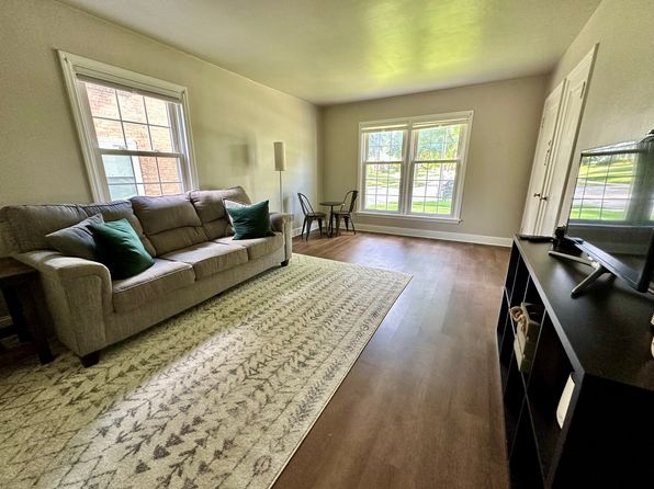 8933 W Hawthorne Ave