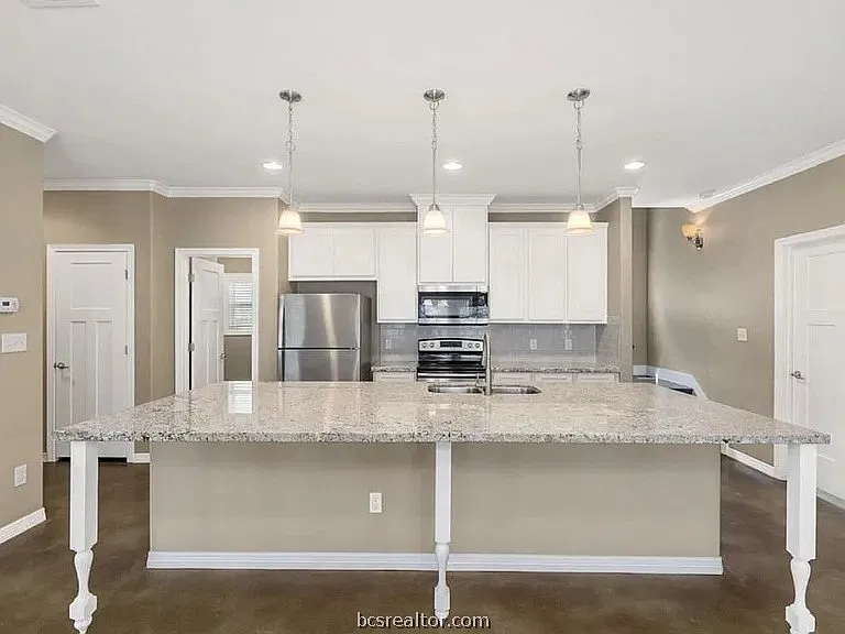 4 bed, 4.5 bath, 2473 sqft, $3,395 — Photo 4