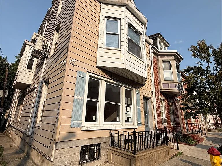 223 N 10th St #1 — Photo 2