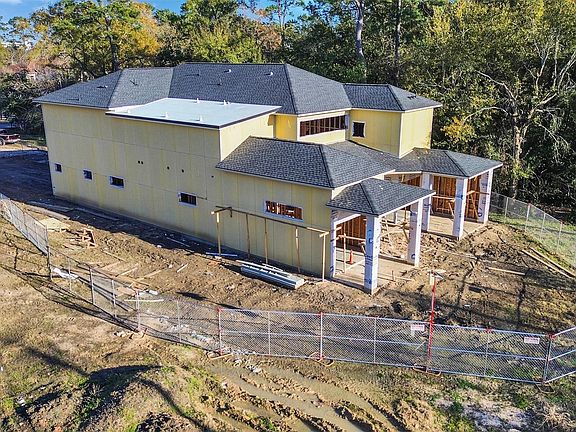 3rd image of 36 W Shady Ln