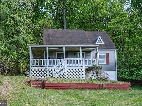2nd image of 1416 Old Oak Ln