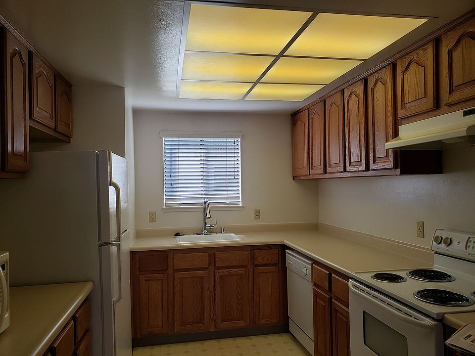 1st image of 55 Derow Ct