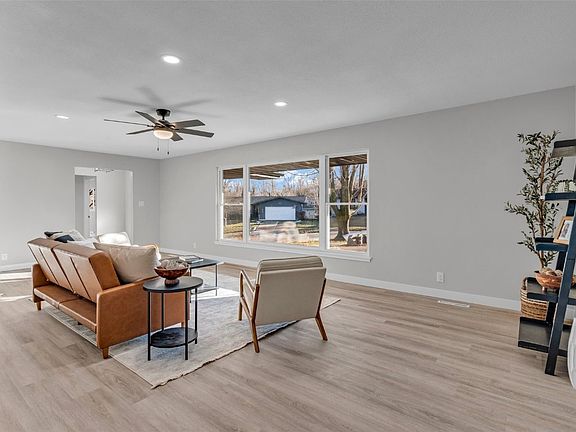 5th image of 350 Eastland Dr SE