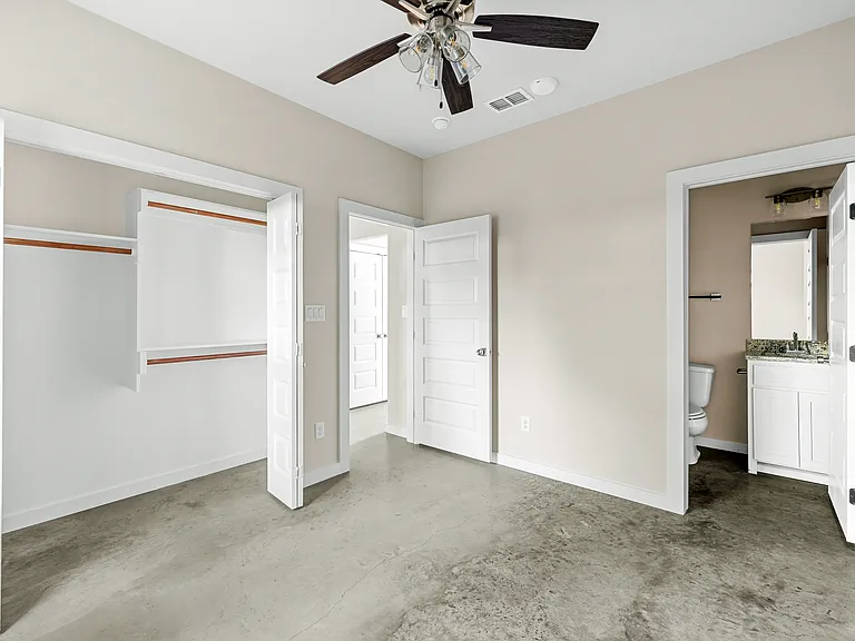 2290 W Tarleton St — Photo 33