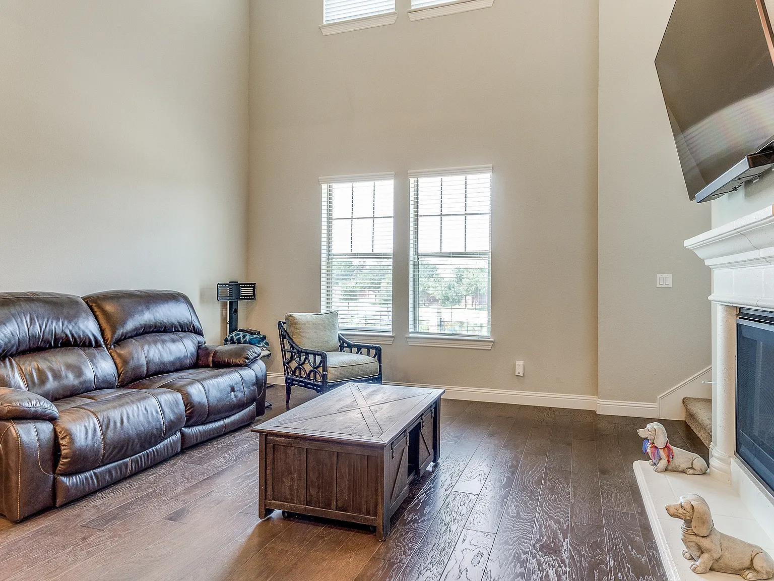 3 bed, 3.5 bath, 2101 sqft, $3,200 — Photo 4
