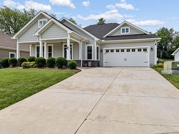 2nd image of 515 Villa Ln