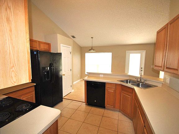 4th image of 810 Brittan Ave SE