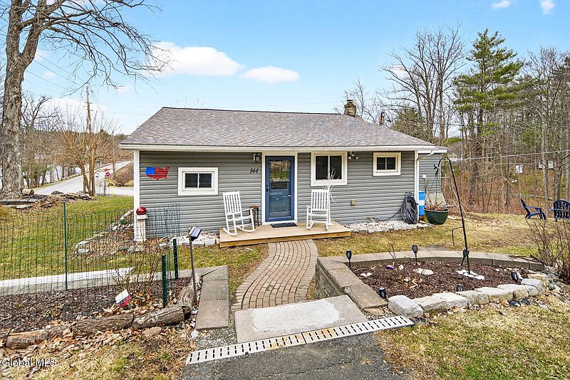 4th image of 144 1st Dyke Road