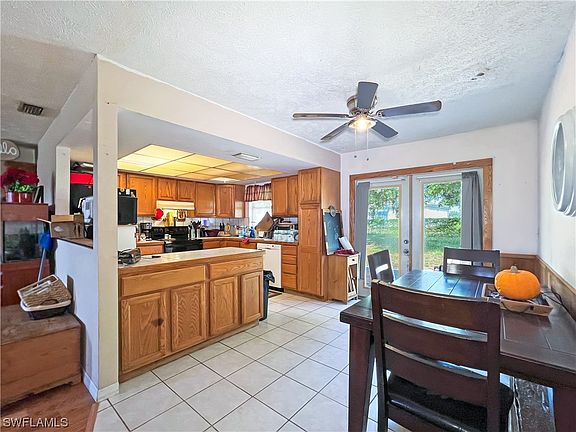 4th image of 605 NW 25th Ter