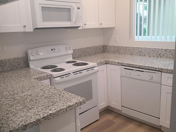 3rd image of 440 Vista Dr #C