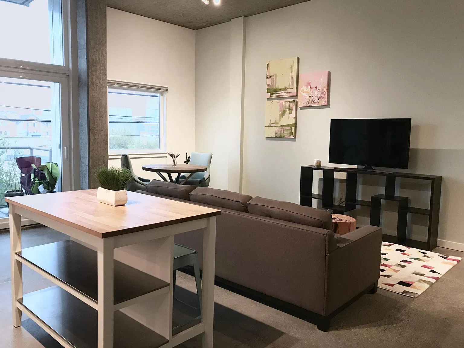 1 bed, 798 sqft, $2,340 — Photo 2